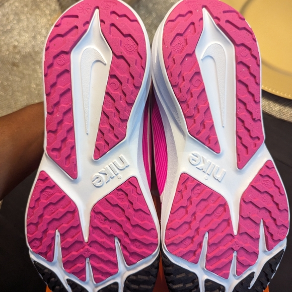 New Nike Sneakers - Picture 2 of 4